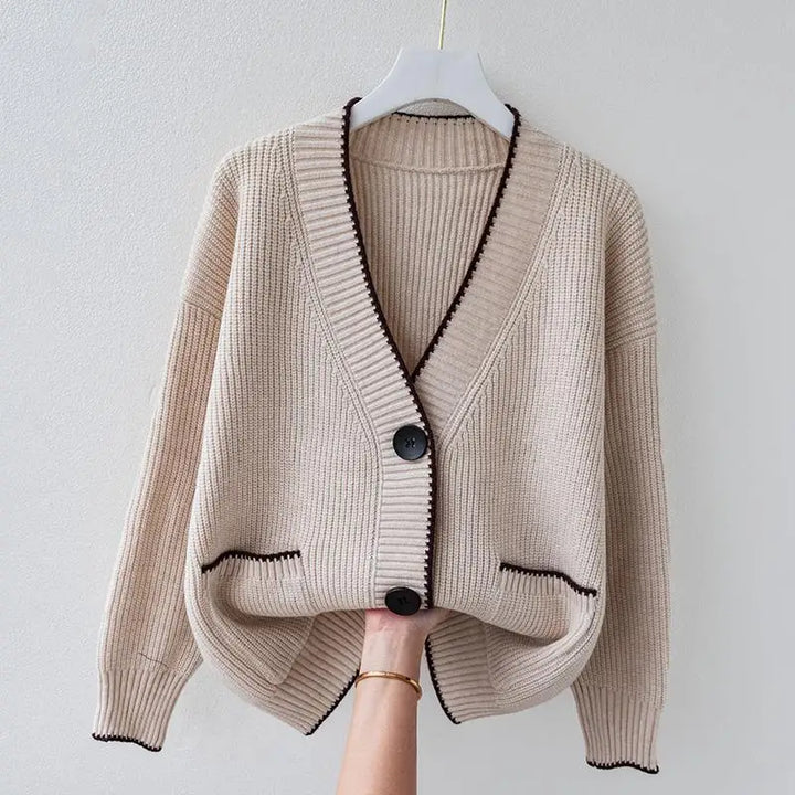 ILANA | CHIC BUTTON CARDIGAN