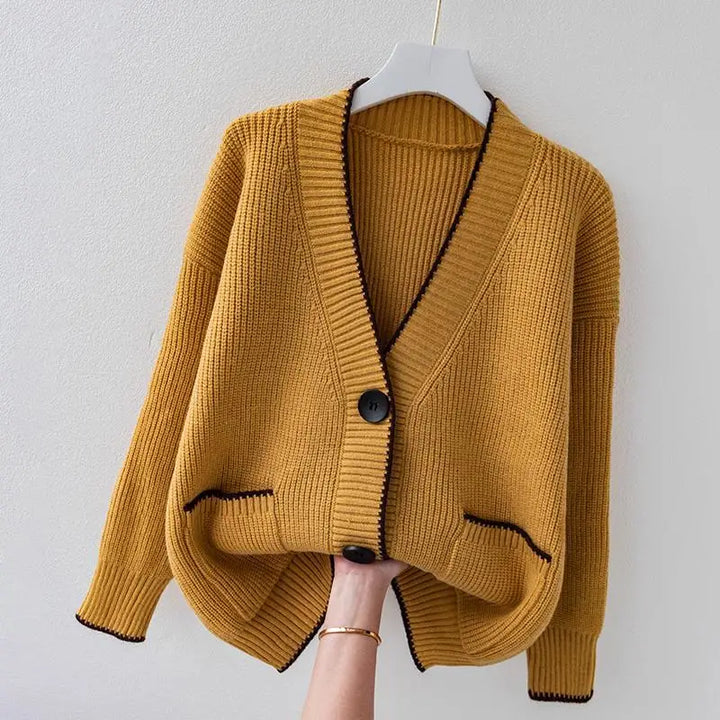 ILANA | CHIC BUTTON CARDIGAN