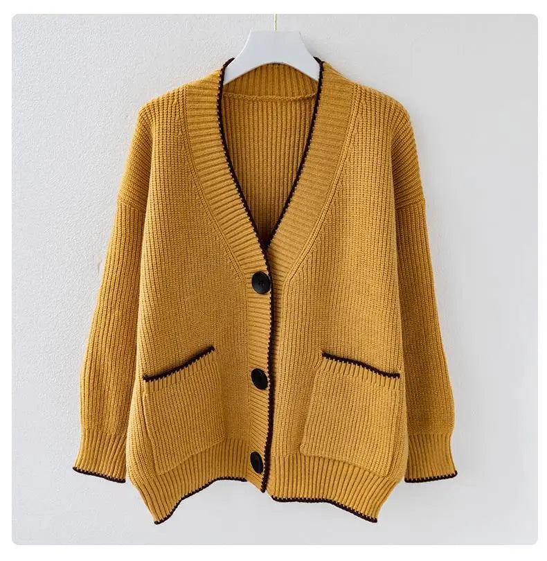 ILANA | CHIC BUTTON CARDIGAN