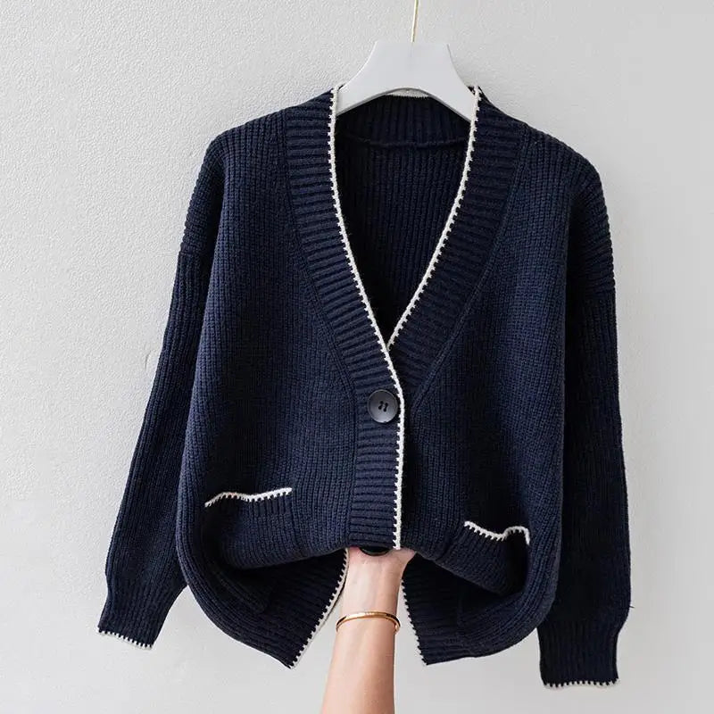 ILANA | CHIC BUTTON CARDIGAN